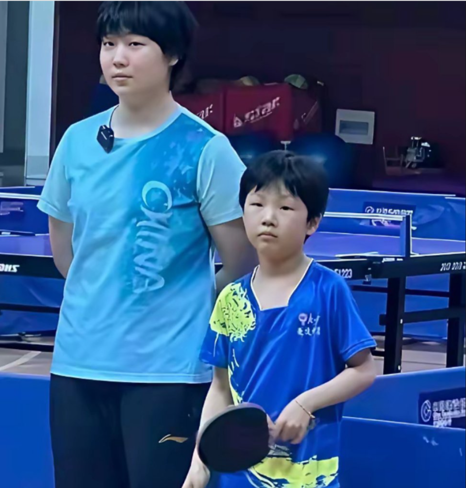 蒯曼可以说, 两位姐妹长, bMena 蒯曼可以说, 两位姐妹长, bMena