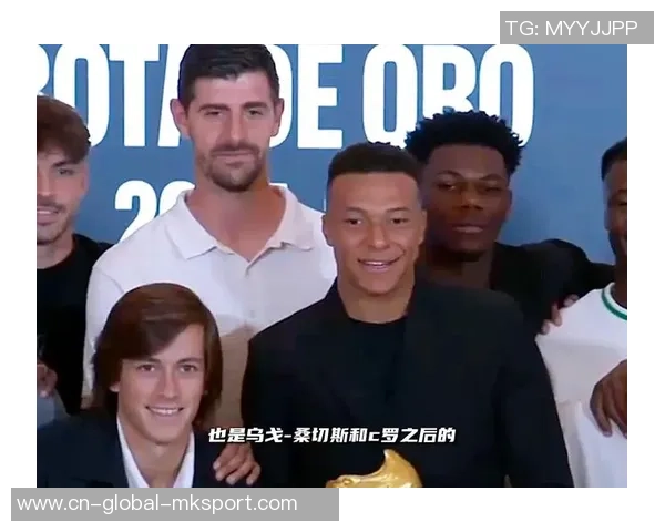 34场31球！26岁姆巴佩收取生计首个欧洲金靴：佛爷陪同 全队合影